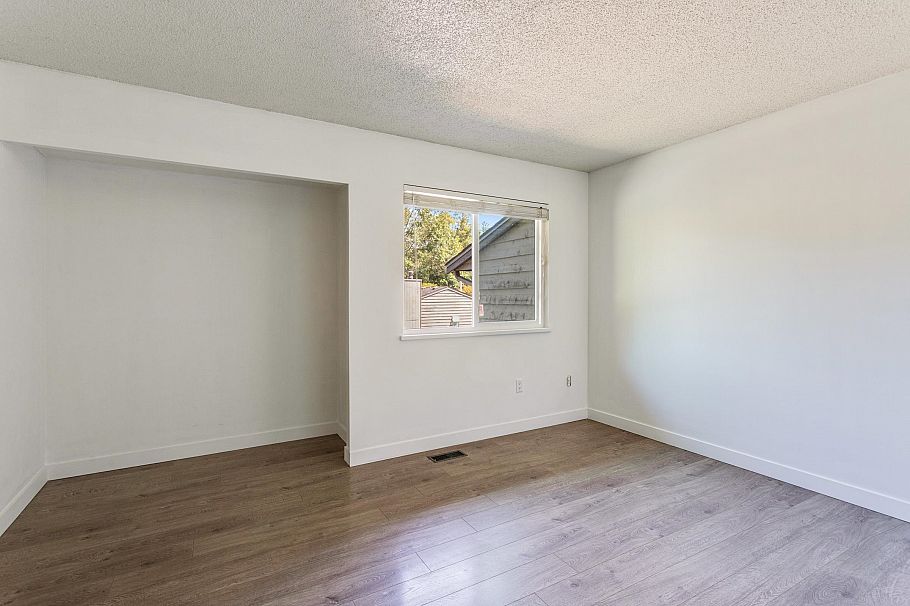 65 1930 Cedar Village Crescent North Vancouver, BC - 11