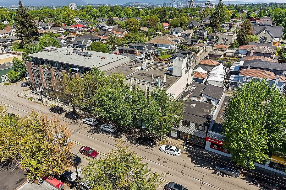 301 4372 Fraser Street Vancouver, BC - 3