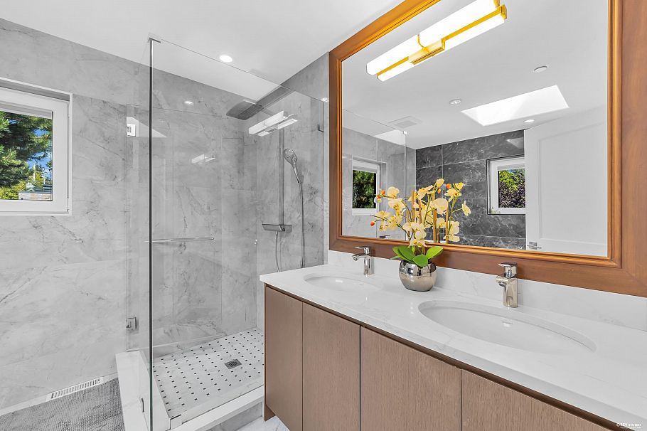 3491 W 40th Avenue Vancouver, BC - 22
