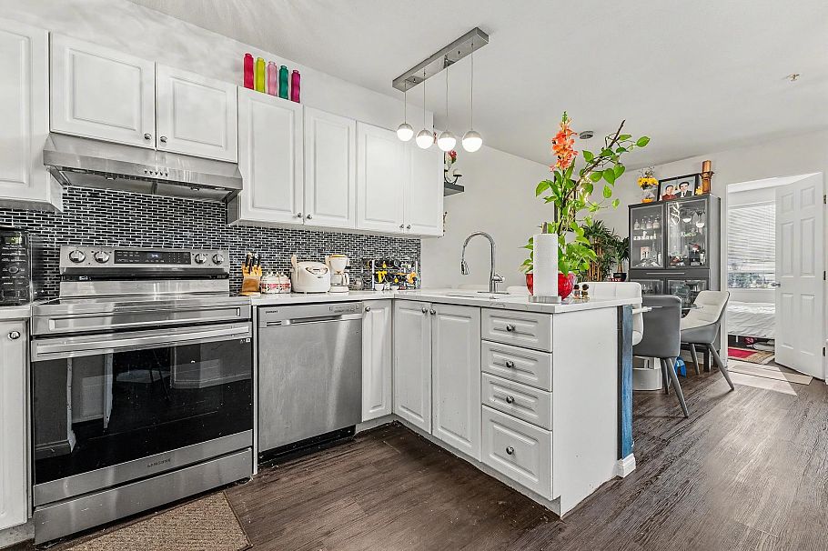 203 5555 Victoria Drive Vancouver, BC - 4