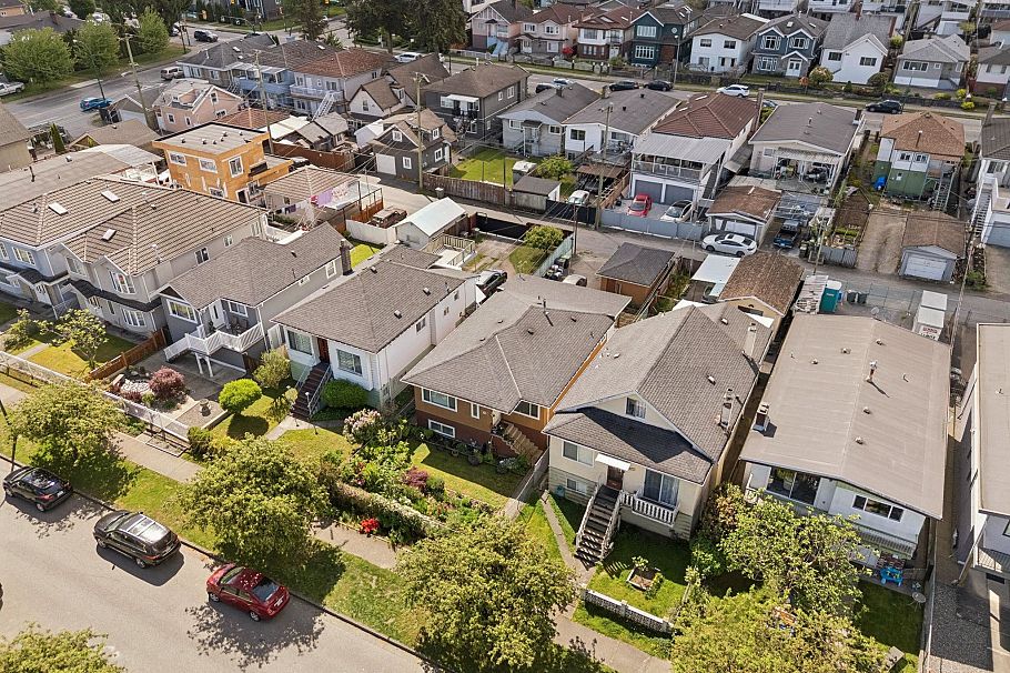 2248 Mannering Avenue Vancouver, BC - 35