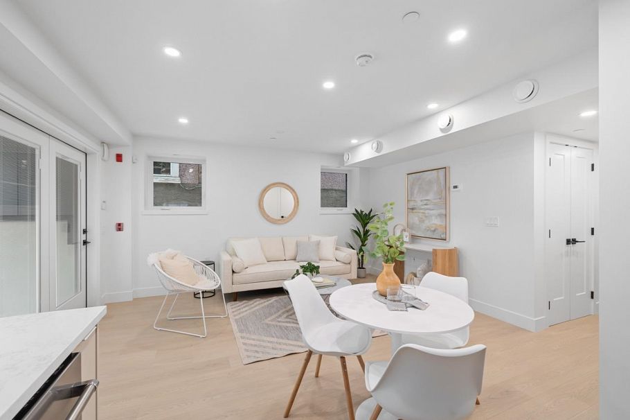 101 2135 E Pender Street Vancouver, BC - 8