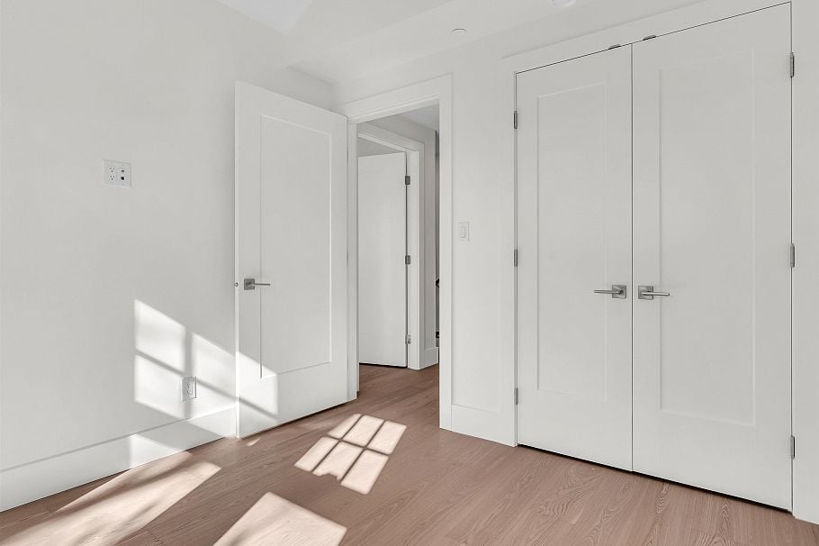 2566 W 2nd Avenue Vancouver, BC - 22