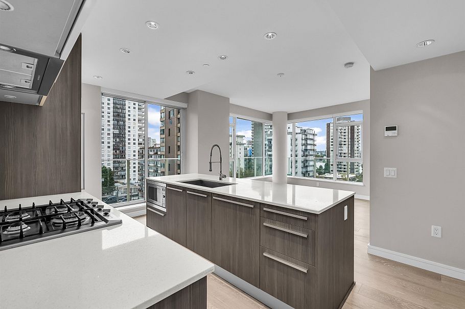 905 1221 Bidwell Street Vancouver, BC - 4