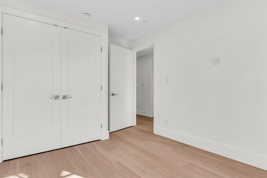 2566 W 2nd Avenue Vancouver, BC - 18