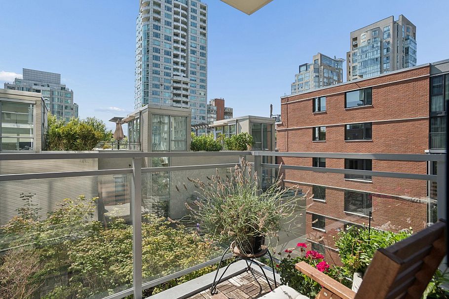 405 1455 Howe Street Vancouver, BC - 25