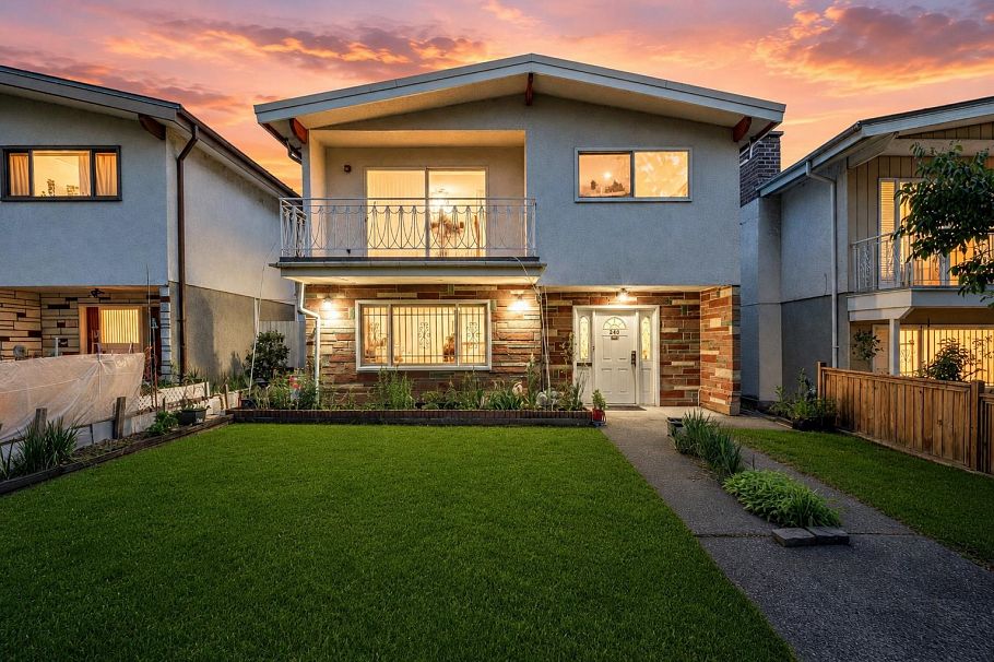 245 W 63rd Avenue Vancouver, BC - 1