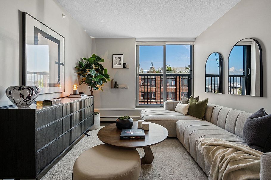 810 66 W Cordova Street Vancouver, BC - 2