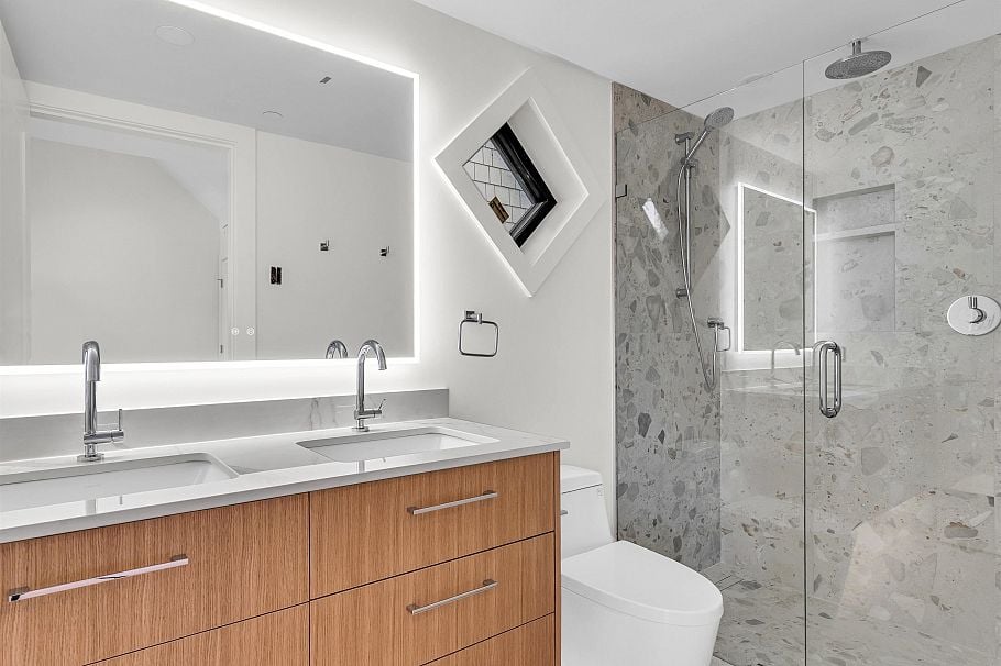 2566 W 2nd Avenue Vancouver, BC - 26