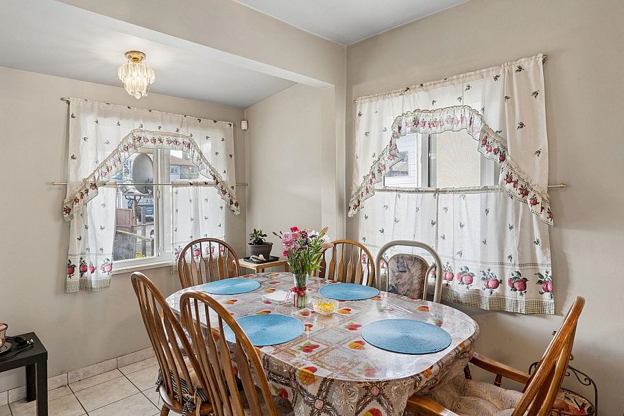 2248 Mannering Avenue Vancouver, BC - 9