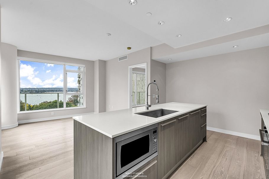 905 1221 Bidwell Street Vancouver, BC - 2