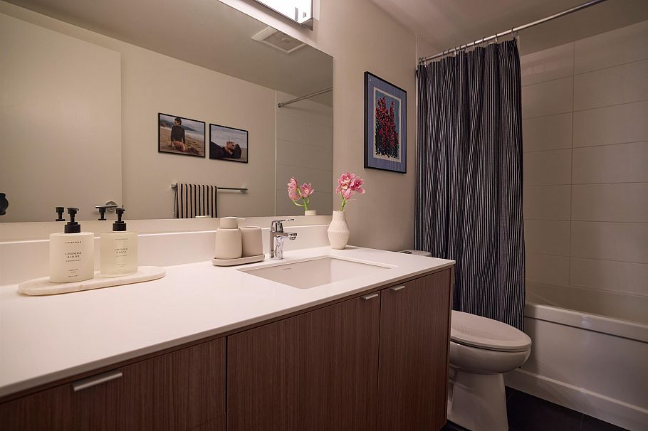 136 W 14th Avenue Vancouver, BC - 17