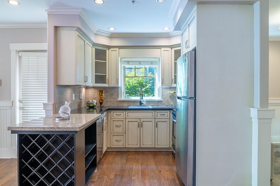 208 W 13th Avenue Vancouver, BC - 6