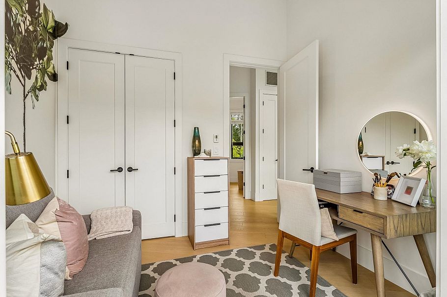 2107 N Grandview Highway Vancouver, BC - 30