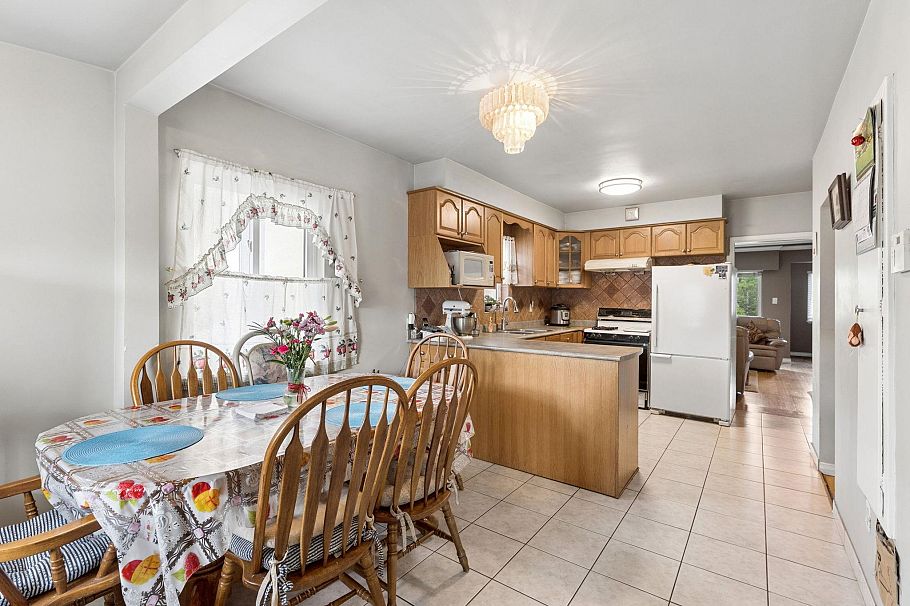 2248 Mannering Avenue Vancouver, BC - 8
