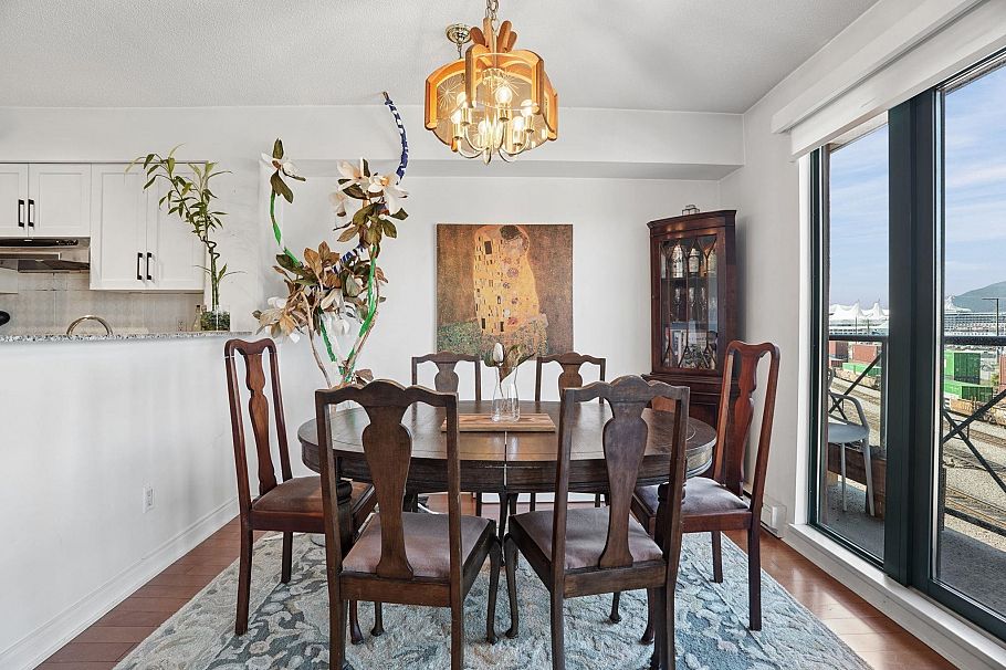 306 55 Alexander Street Vancouver, BC - 9