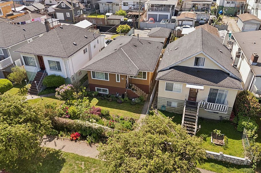 2248 Mannering Avenue Vancouver, BC - 34