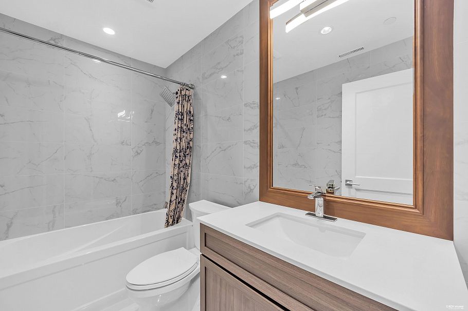 3491 W 40th Avenue Vancouver, BC - 33