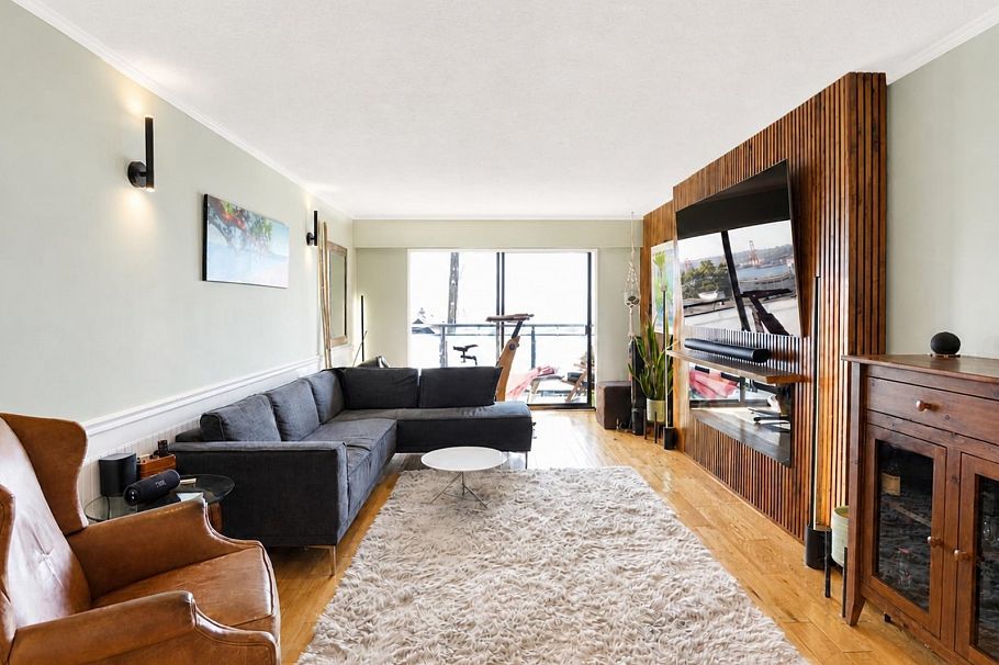 303 441 E 3rd Street North Vancouver, BC - 3