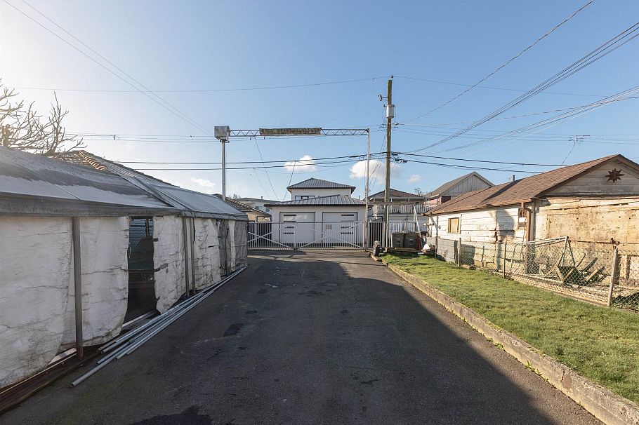 1266 E King Edward Avenue Vancouver, BC - 13