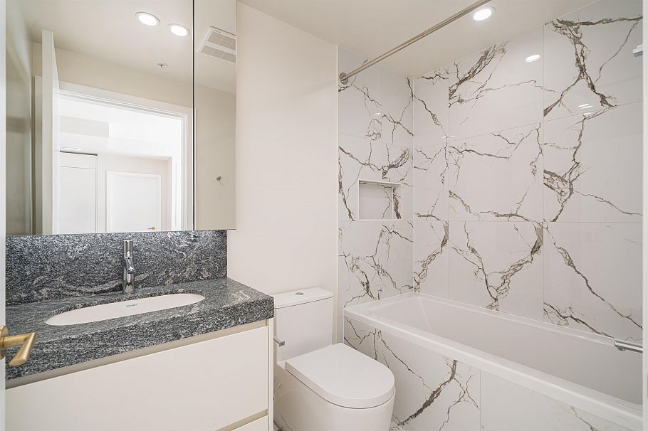 303 3668 W 10th Avenue Vancouver, BC - 25