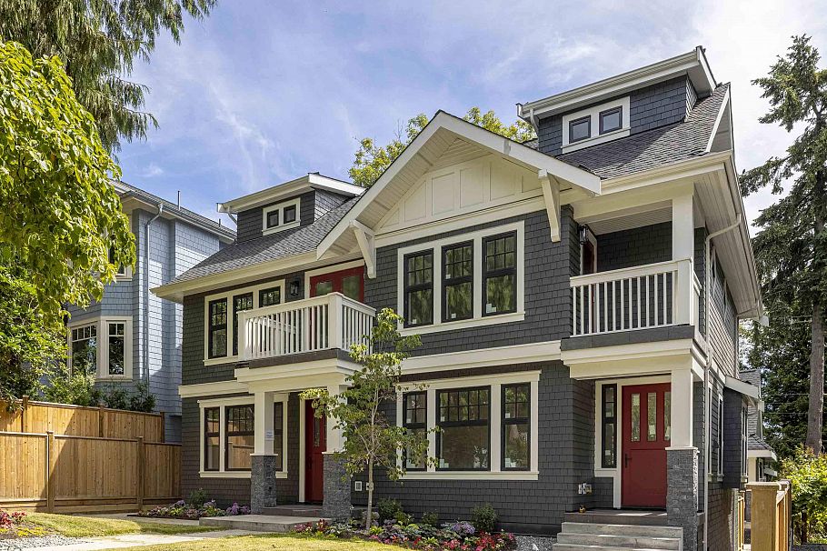 2568 W 2nd Avenue Vancouver, BC - 1
