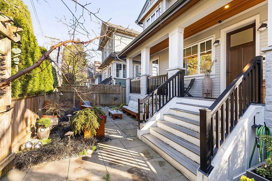 1506 E 11th Avenue Vancouver, BC - 6