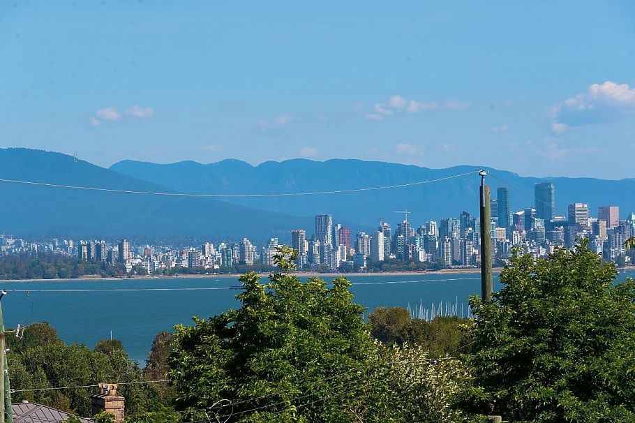 4540 W 3rd Avenue Vancouver, BC - 1