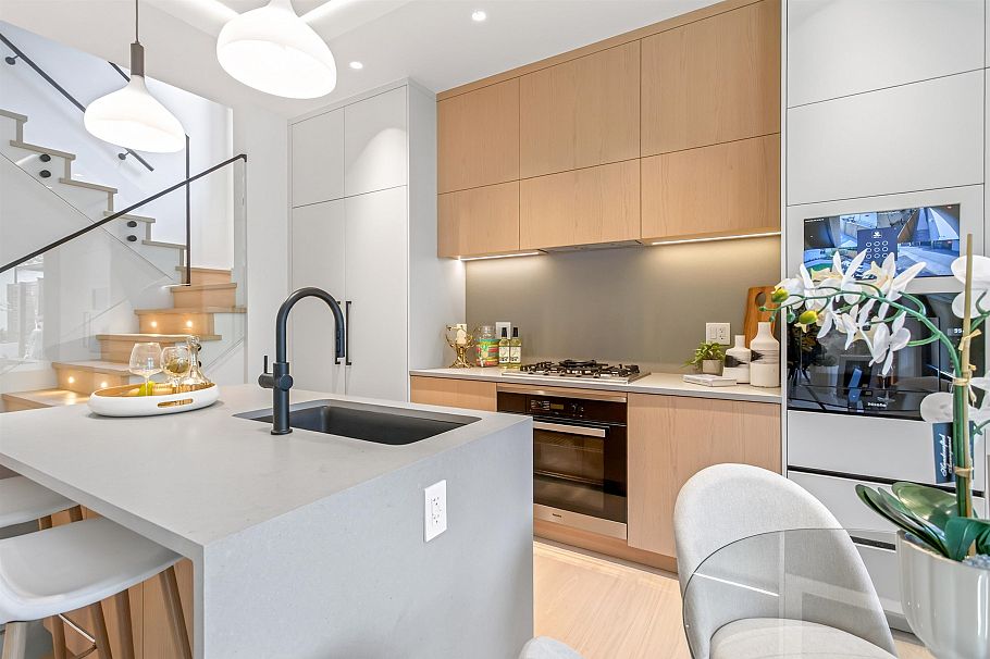 2 3836 W 21st Avenue Vancouver, BC - 12