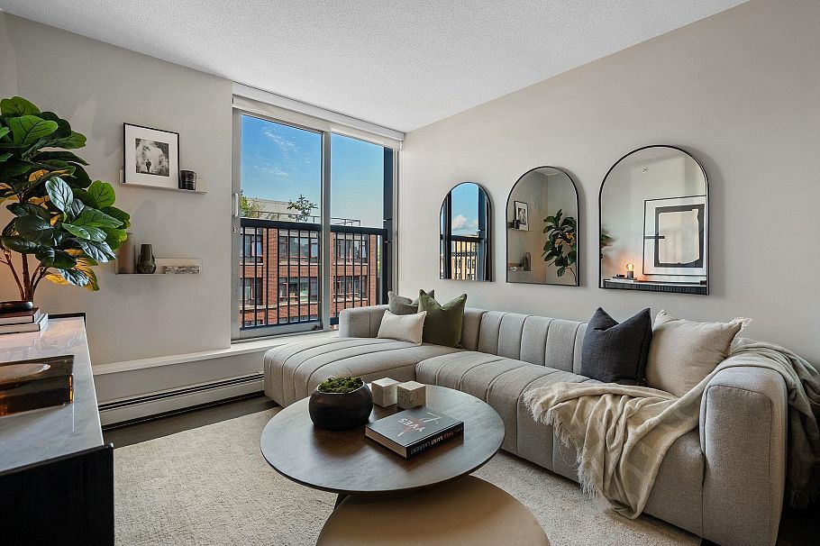 810 66 W Cordova Street Vancouver, BC - 1