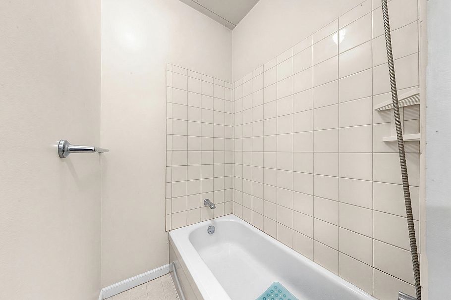 122 W 17th Avenue Vancouver, BC - 13