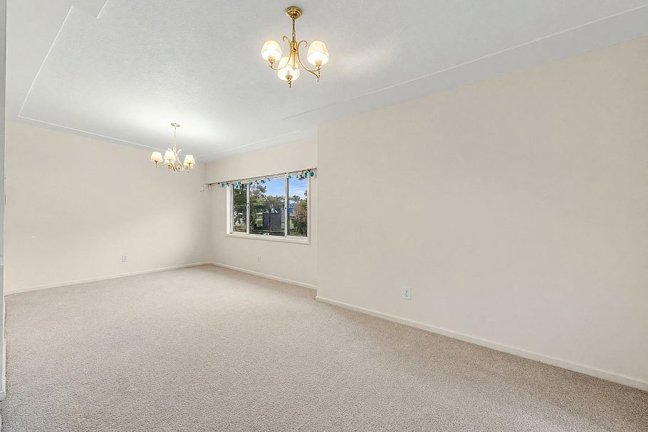 122 W 17th Avenue Vancouver, BC - 5