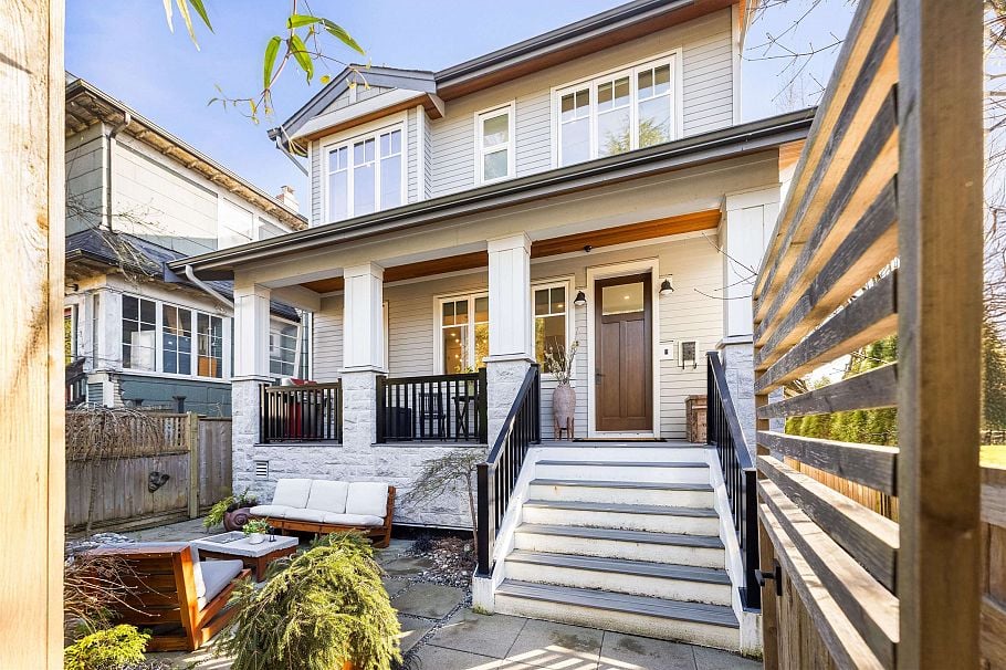 1506 E 11th Avenue Vancouver, BC - 1