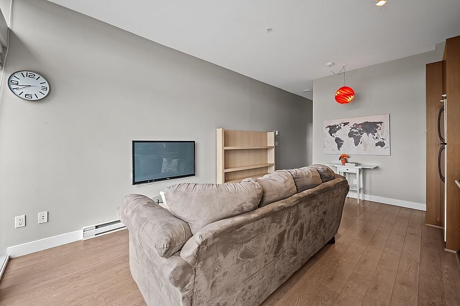 301 4372 Fraser Street Vancouver, BC - 5