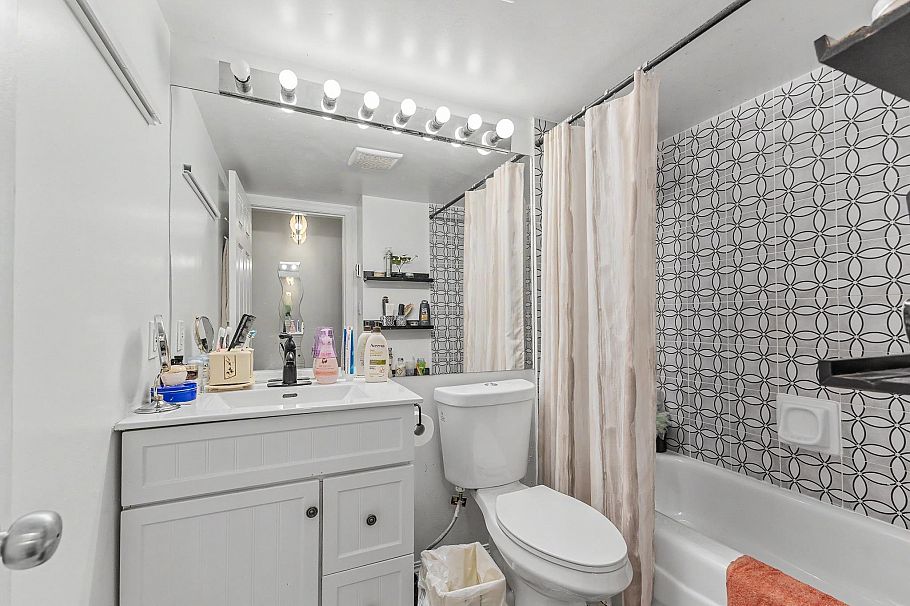 203 5555 Victoria Drive Vancouver, BC - 17