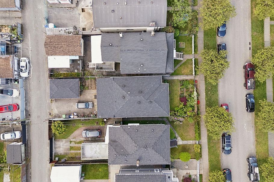 2248 Mannering Avenue Vancouver, BC - 38