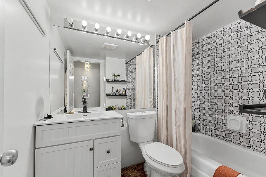 203 5555 Victoria Drive Vancouver, BC - 24