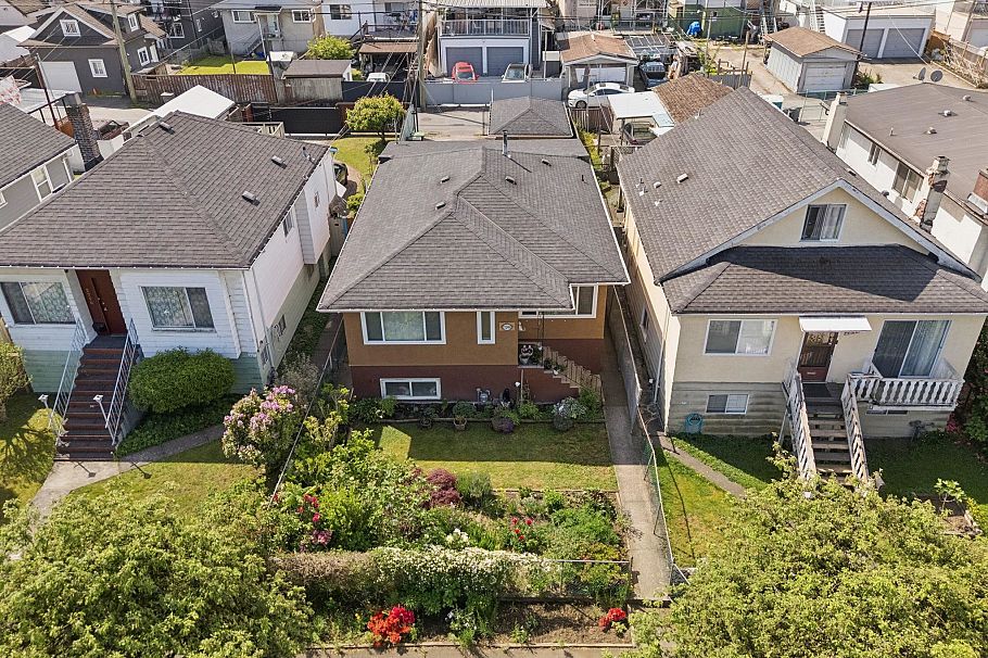 2248 Mannering Avenue Vancouver, BC - 33