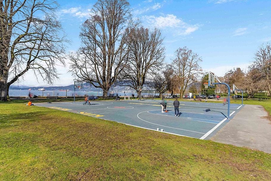 2570 W 2nd Avenue Vancouver, BC - 33