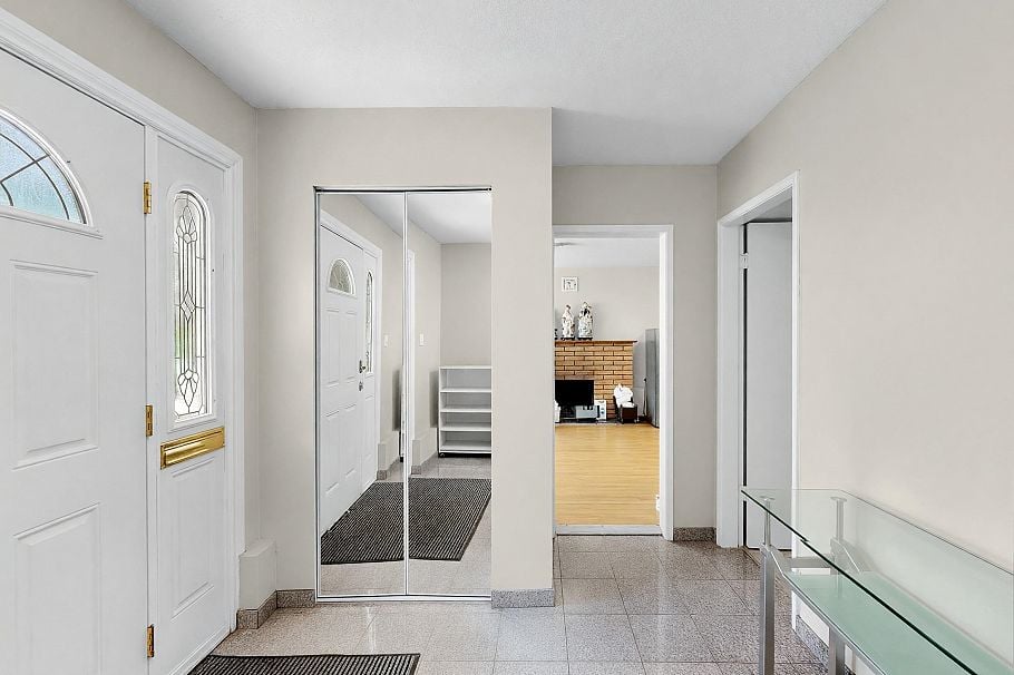 245 W 63rd Avenue Vancouver, BC - 3
