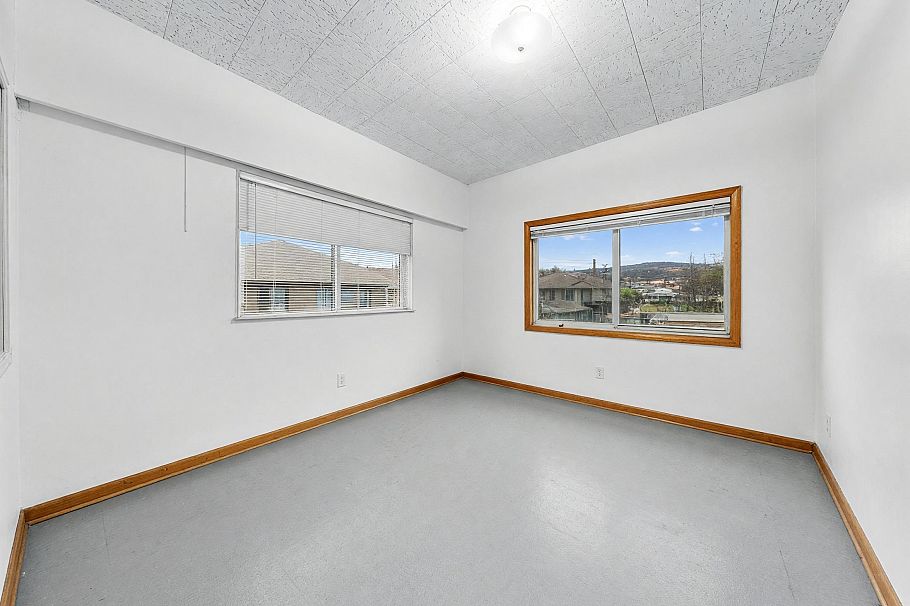 122 W 17th Avenue Vancouver, BC - 4