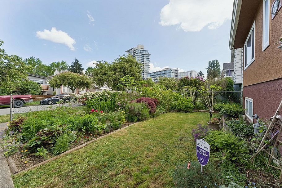 2248 Mannering Avenue Vancouver, BC - 25