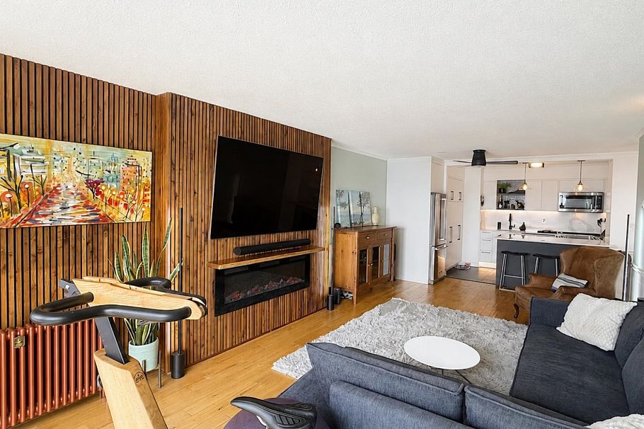 303 441 E 3rd Street North Vancouver, BC - 1