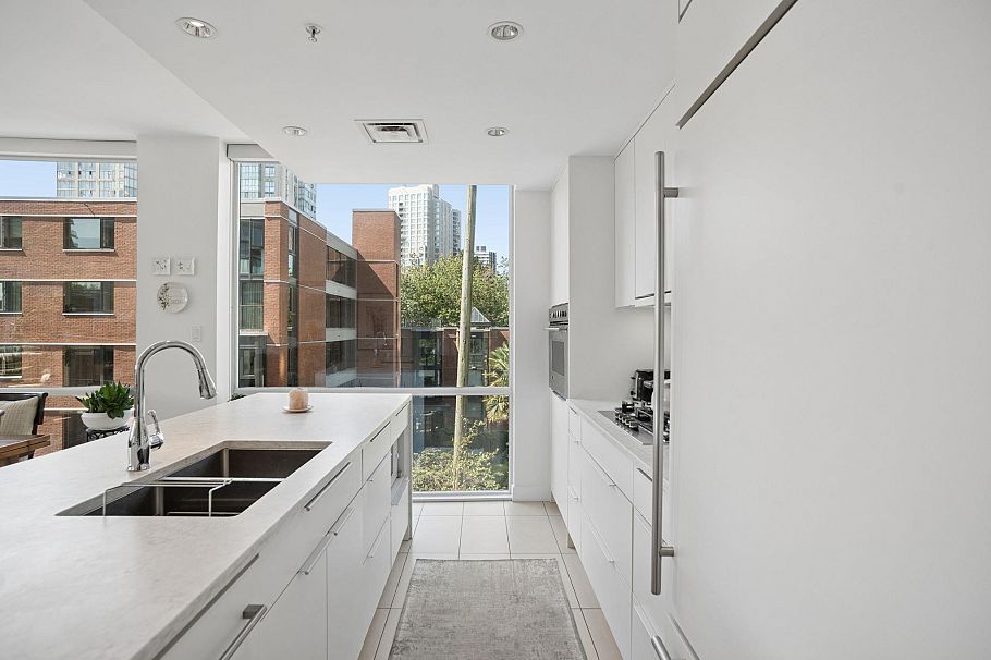 405 1455 Howe Street Vancouver, BC - 14