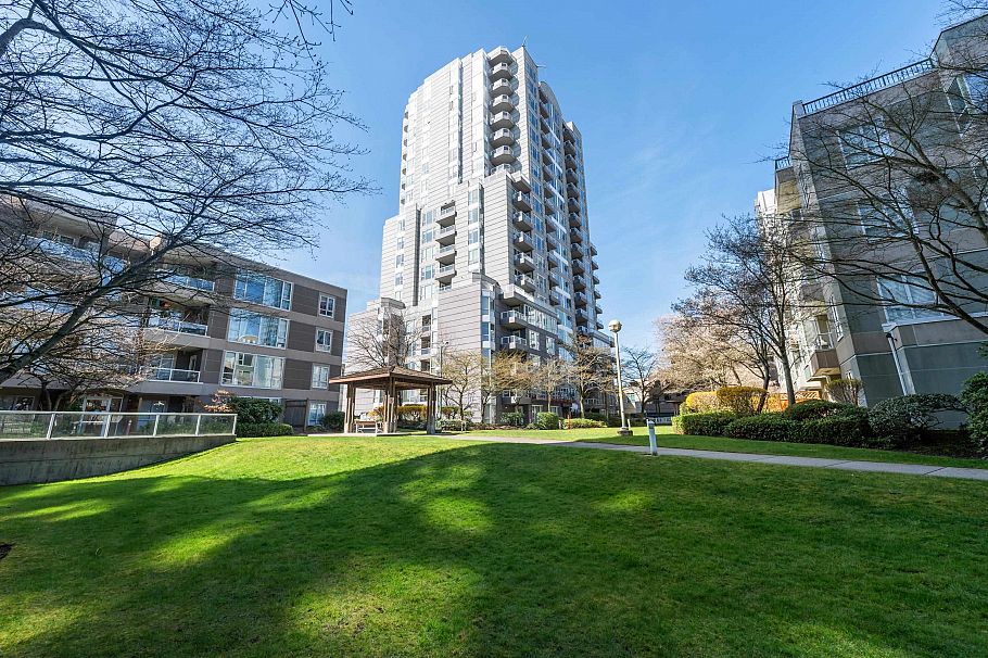 1205 5189 Gaston Street Vancouver, BC - 23