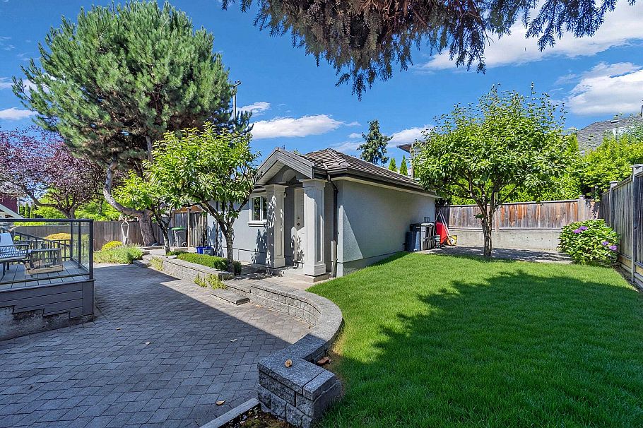 3491 W 40th Avenue Vancouver, BC - 37