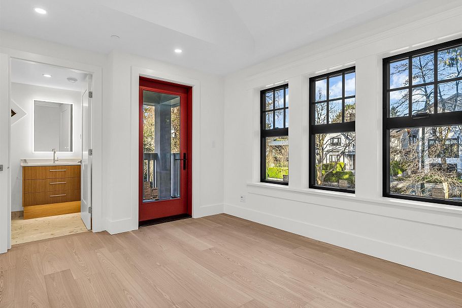 2568 W 2nd Avenue Vancouver, BC - 22