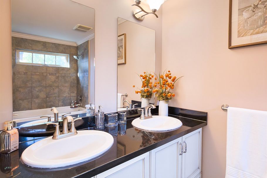 208 W 13th Avenue Vancouver, BC - 9