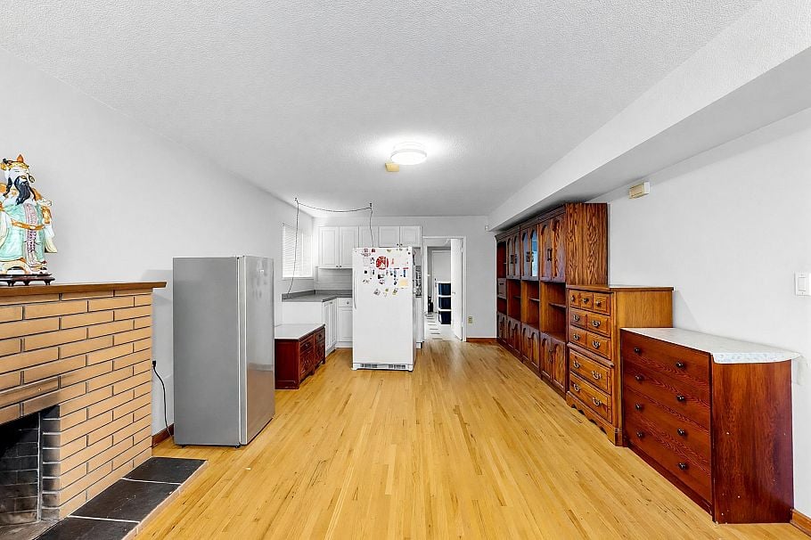 245 W 63rd Avenue Vancouver, BC - 5