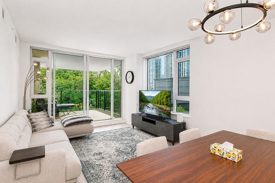 501 1401 Hunter Street North Vancouver, BC - 1